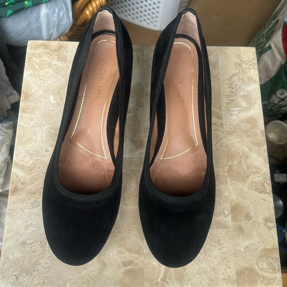 Vionic Black Leather Shoes Sz 8.5